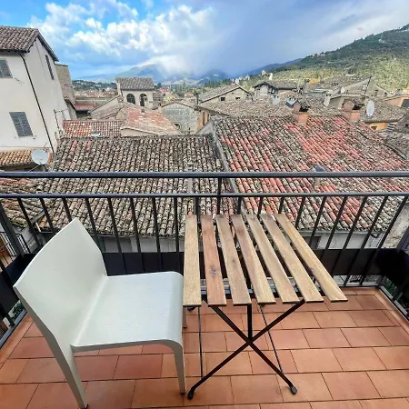 Centrally Located A1 - Sleeps 46 - Terracebbq Car Not Needed Wifi ספולטו