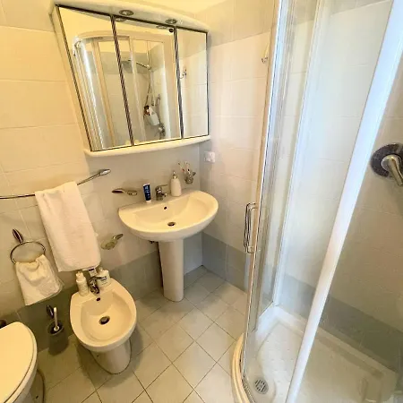 Centrally Located A1 - Sleeps 46 - Terracebbq Car Not Needed Wifi דירה