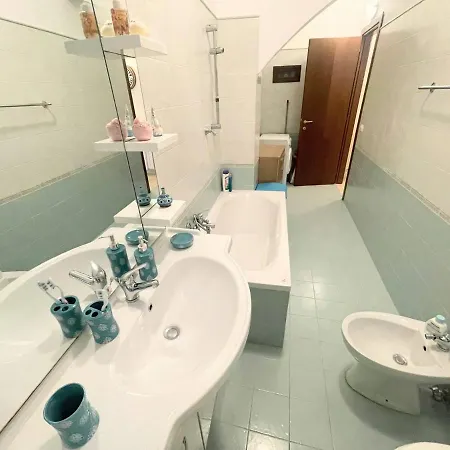 Centrally Located A1 - Sleeps 46 - Terracebbq Car Not Needed Wifi
