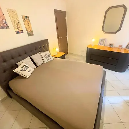 Centrally Located A1 - Sleeps 46 - Terracebbq Car Not Needed Wifi ספולטו