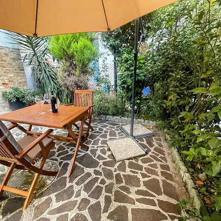 Centrally Located A1 - Sleeps 46 - Terracebbq Car Not Needed Wifi דירה ספולטו