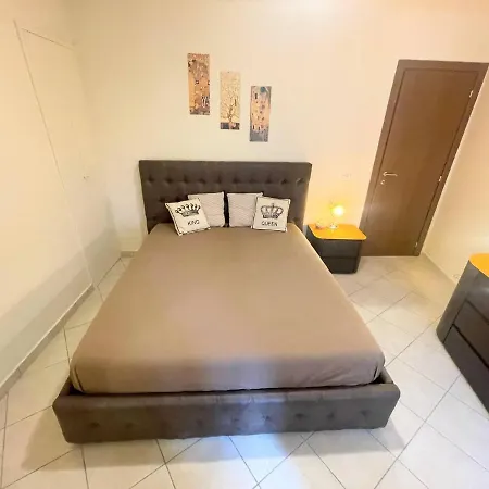 Centrally Located A1 - Sleeps 46 - Terracebbq Car Not Needed Wifi דירה ספולטו