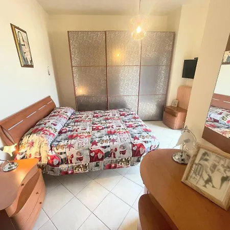 Centrally Located A1 - Sleeps 46 - Terracebbq Car Not Needed Wifi Lägenhet