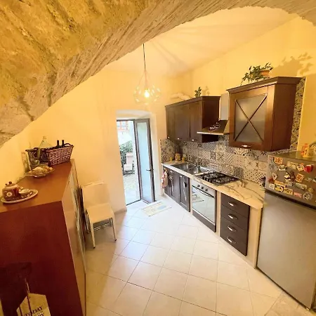 Centrally Located A1 - Sleeps 46 - Terracebbq Car Not Needed Wifi ספולטו