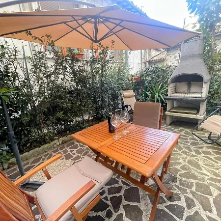 Centrally Located A1 - Sleeps 46 - Terracebbq Car Not Needed Wifi Lägenhet