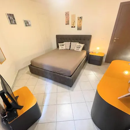 Centrally Located A1 - Sleeps 46 - Terracebbq Car Not Needed Wifi